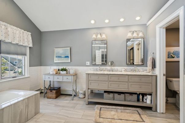 Bathroom, Dual Sink Vanities, Interior, Recessed Lighting