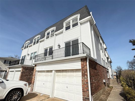 Attached, Exterior, Facade, Brick Facade, Rowhouse