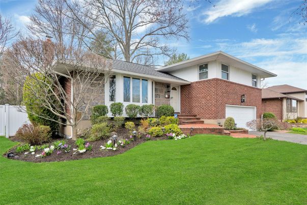 Attached, Exterior, Facade, Brick Facade, Split Level
