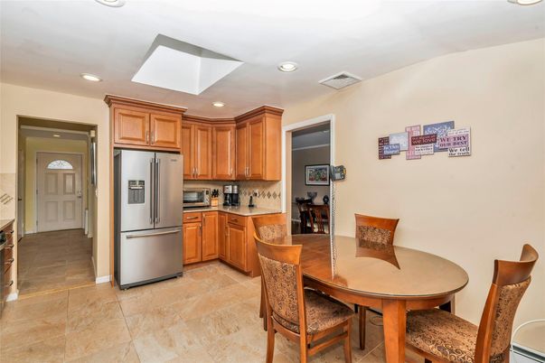 Dining room, Interior, Kitchen, Recessed Lighting, Stainless Steel Appliances