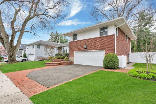 Attached, Exterior, Facade, Brick Facade, Split Level
