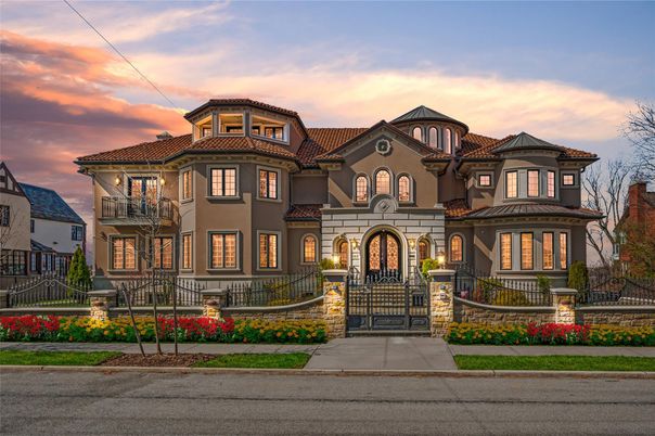 Exterior, Facade, Mediterranean