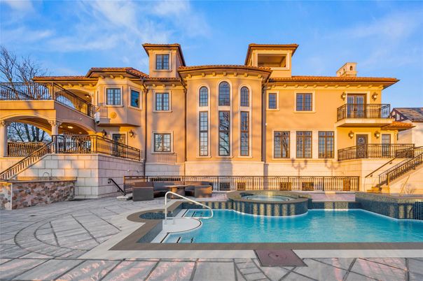 Exterior, Facade, Pool, Mediterranean