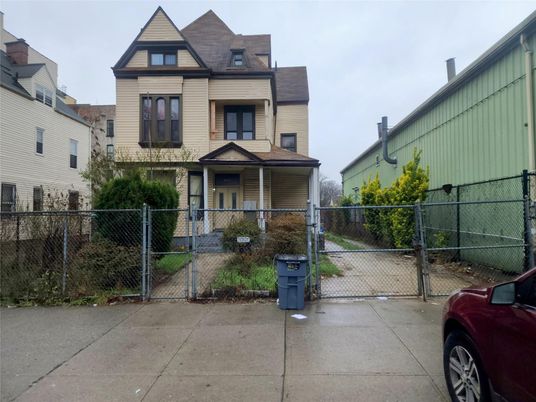 Exterior, Facade, Queen Anne Victorian
