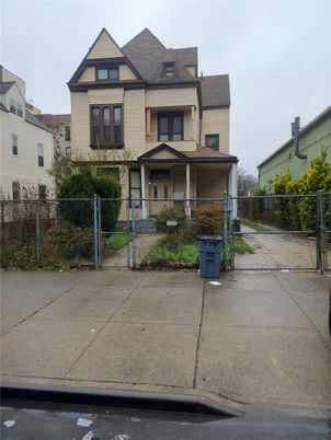 Exterior, Facade, Queen Anne Victorian