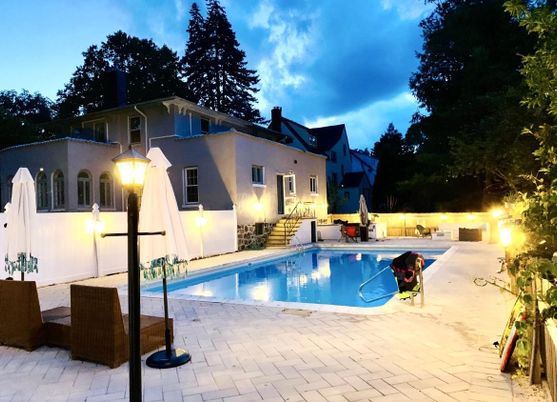 Exterior, Pool