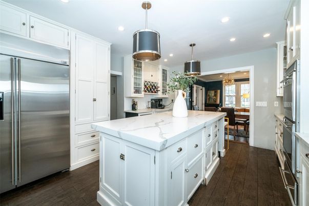 Chandelier, Dining room, Interior, Kitchen, Pendant Lights, Recessed Lighting, Stainless Steel Appliances, Wood Texture Flooring