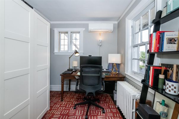 Home Office, Interior