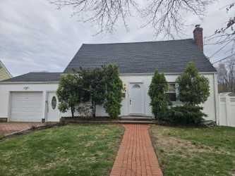 Attached, Exterior, Facade, Cape Cod