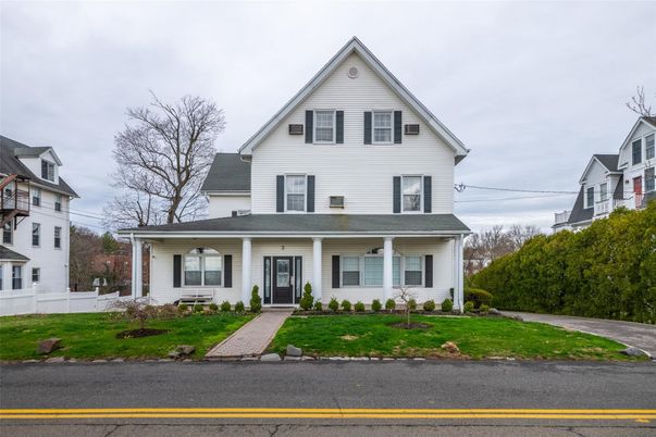 Exterior, Facade, Farmhouse