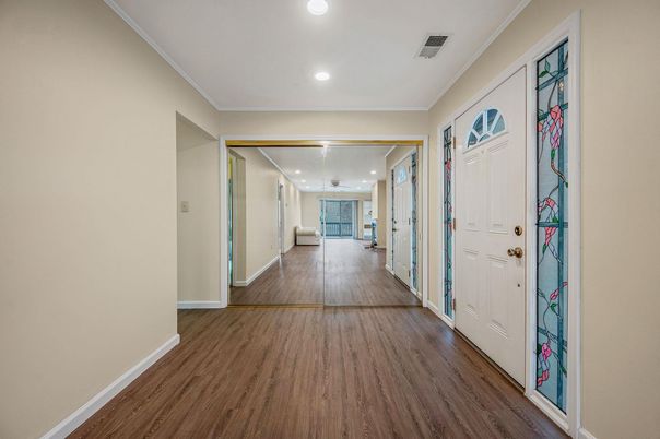 Interior, Recessed Lighting, Wood Texture Flooring
