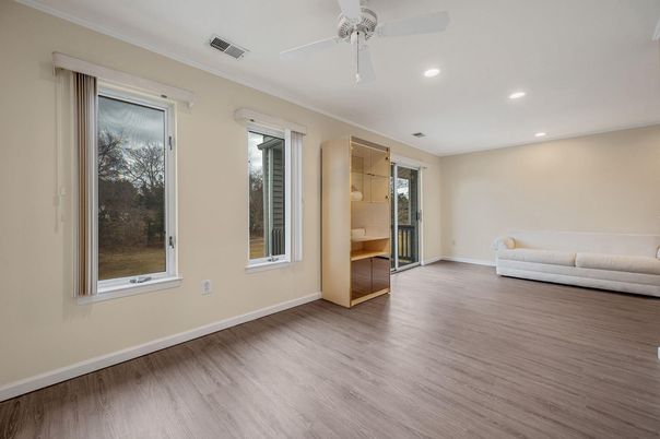 Empty room, Interior, Recessed Lighting, Wood Texture Flooring