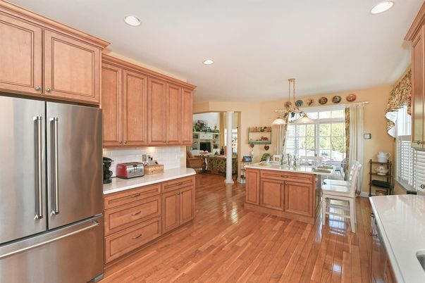 Chandelier, Dining room, Interior, Kitchen, Pendant Lights, Recessed Lighting, Stainless Steel Appliances, Wood Texture Flooring