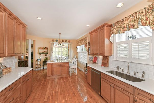 Dining room, Interior, Kitchen, Pendant Lights, Recessed Lighting, Wood Texture Flooring