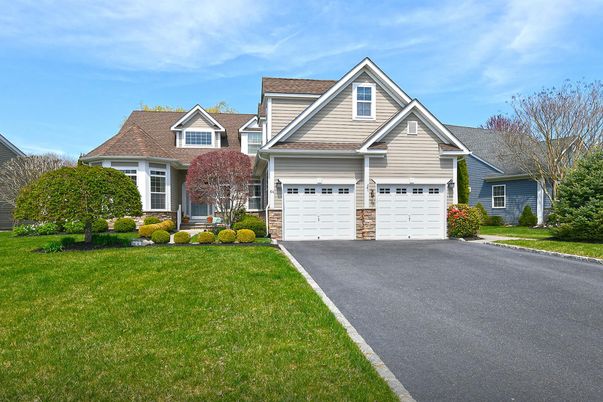 Attached, Exterior, Facade, Farmhouse