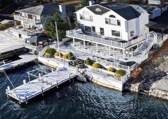 Exterior, Lake