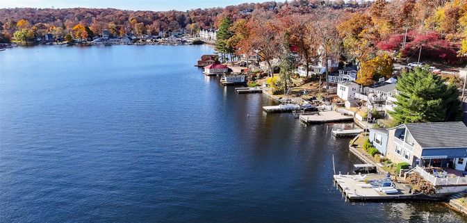 Exterior, Lake