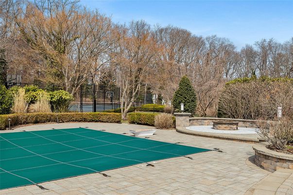 Exterior, Tennis Courts