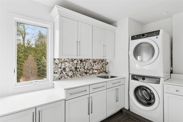 Interior, Recessed Lighting, Washer, Wood Texture Flooring