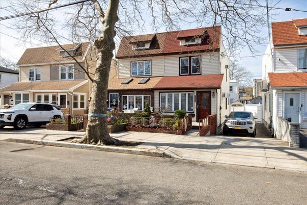 Attached, Exterior, Facade, Brick Facade, Rowhouse