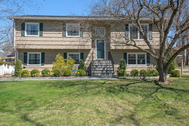 Exterior, Facade, Raised Ranch