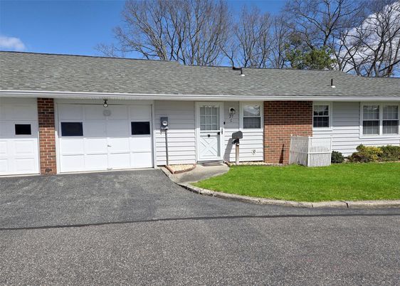 Attached, Exterior, Facade, Brick Facade, Ranch