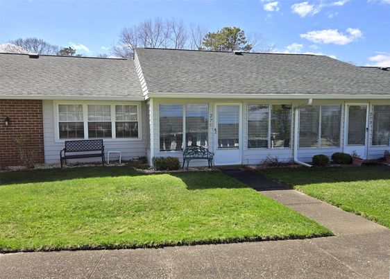 Exterior, Facade, Brick Facade, Ranch