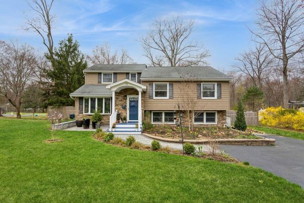 Exterior, Facade, Raised Ranch