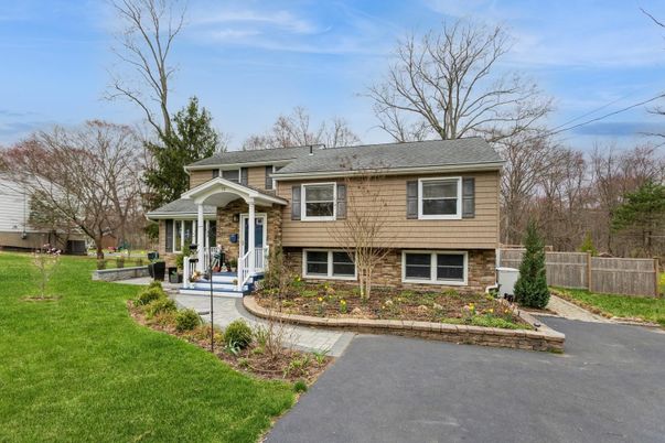 Exterior, Facade, Raised Ranch