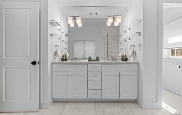 Bathroom, Dual Sink Vanities, Interior