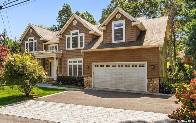Attached, Exterior, Facade, Brick Traditional
