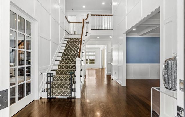 Interior, Recessed Lighting, Wood Texture Flooring