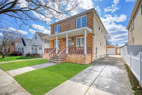 Exterior, Facade, Brick Facade, Cape Cod