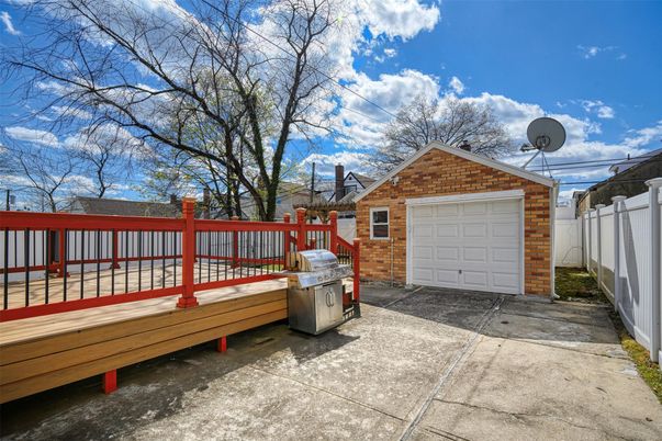 Detached Garage, Exterior