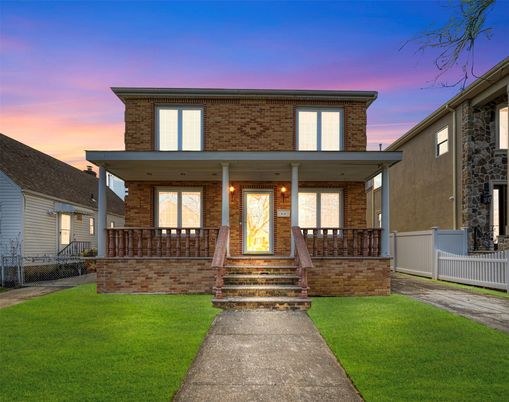 Exterior, Facade, Brick Facade, American Foursquare