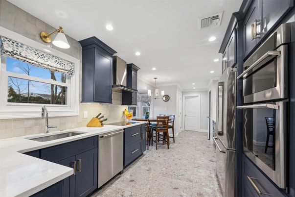 Dining room, Interior, Kitchen, Pendant Lights, Recessed Lighting, Stainless Steel Appliances