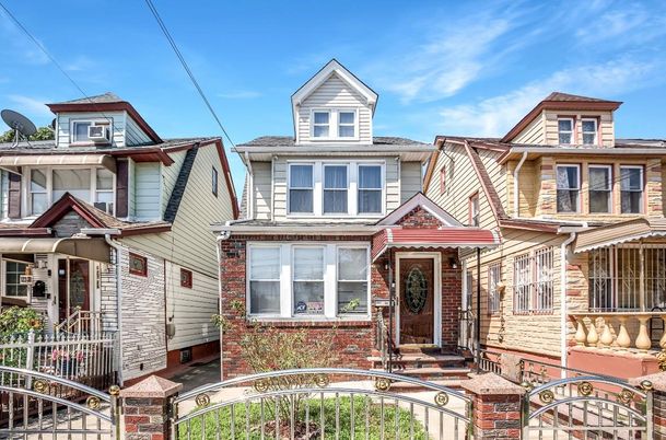 Exterior, Facade, Brick Facade, Queen Anne Victorian