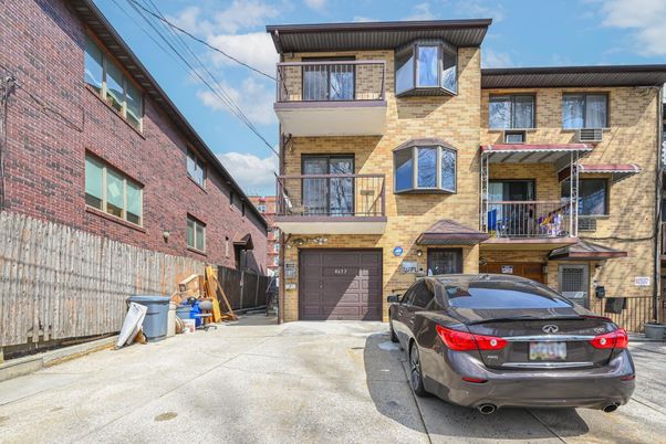 Attached, Exterior, Facade, Brick Facade, Rowhouse