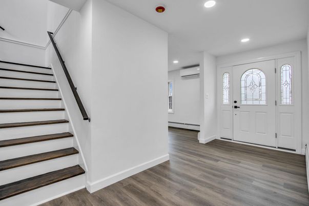 Interior, Recessed Lighting, Wood Texture Flooring