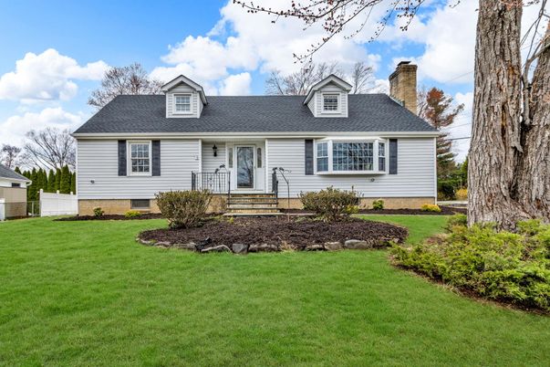Exterior, Facade, Cape Cod