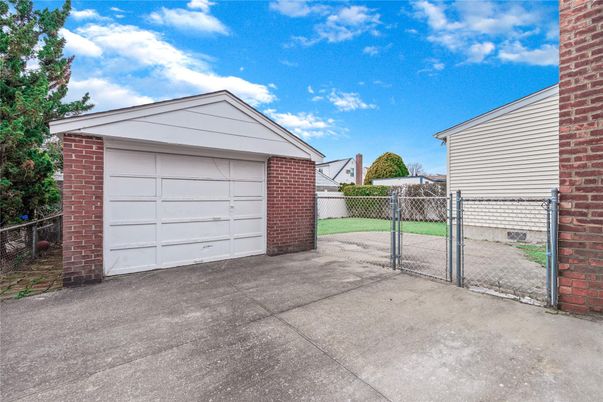 Detached Garage, Exterior