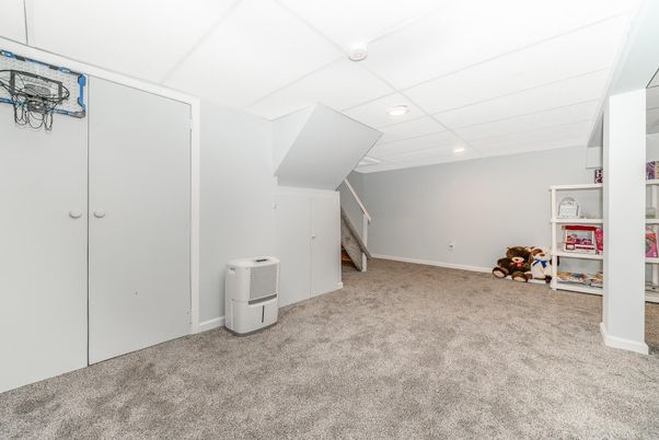 Empty room, Interior, Recessed Lighting