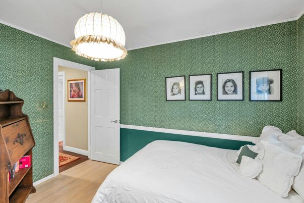 Bedroom, Interior, Pendant Lights, Wood Texture Flooring