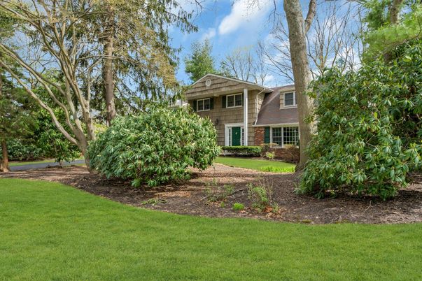 Backyard, Exterior, Facade, Brick Facade, Split Level
