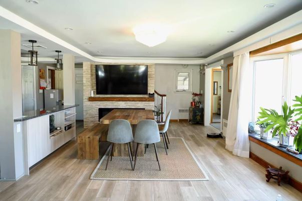 Dining room, Fireplace, Interior, Recessed Lighting, Wood Texture Flooring