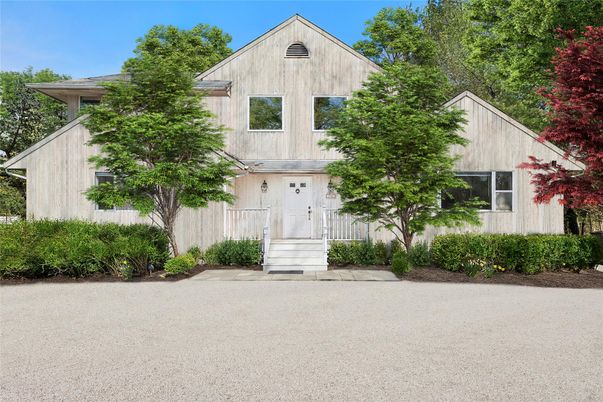 Exterior, Facade, Farmhouse