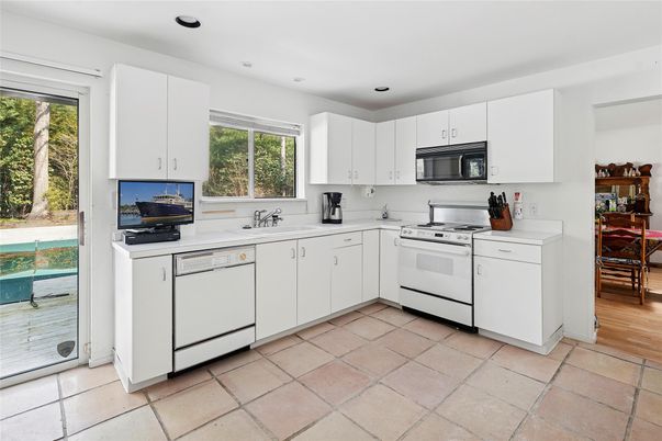 Dining room, Interior, Kitchen, Recessed Lighting, Stainless Steel Appliances