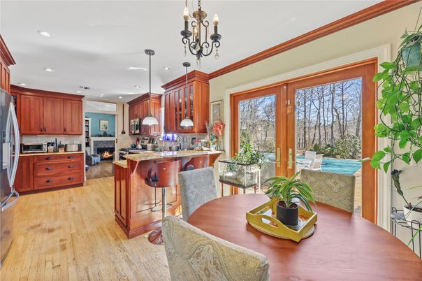 Chandelier, Dining room, Interior, Kitchen, Pendant Lights, Recessed Lighting, Wood Texture Flooring
