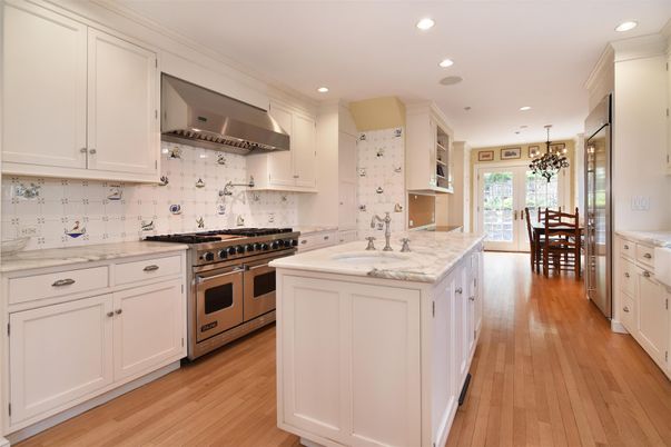 Chandelier, Dining room, Interior, Kitchen, Recessed Lighting, Stainless Steel Appliances, Wood Texture Flooring