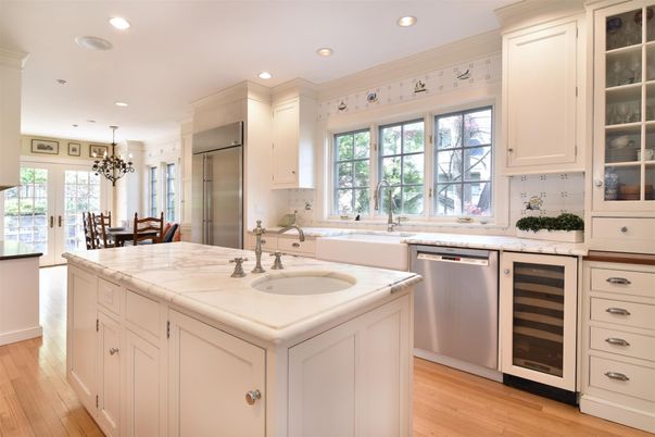 Chandelier, Dining room, Interior, Kitchen, Recessed Lighting, Stainless Steel Appliances, Wood Texture Flooring